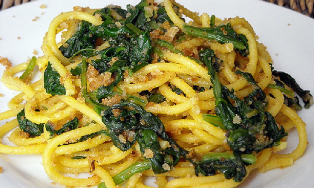 Spaghetti bieta e pinoli